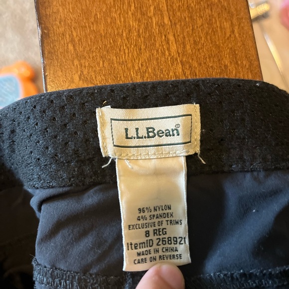 L.L BEAN Women's Water-Repellent Comfort Trail Shorts, Mid-Rise - Picture 3 of 3